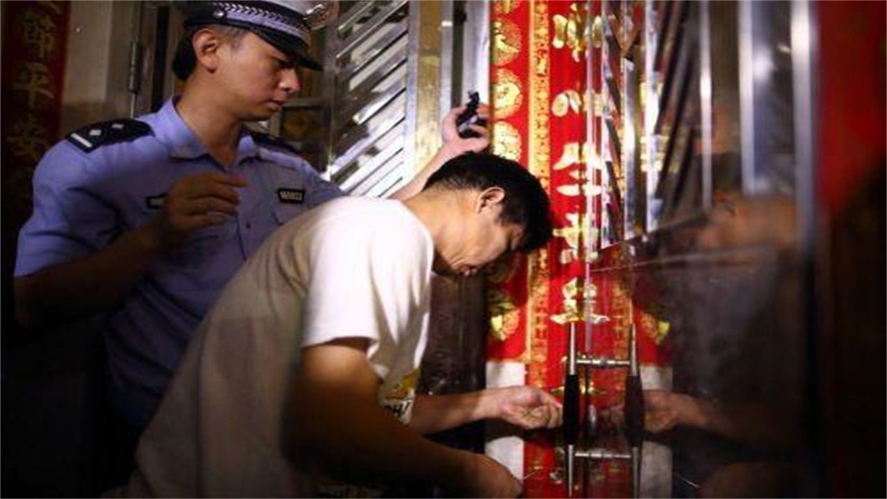 大庆请开锁师傅开了锁后，师傅为什么一般都不进门，就算主人请也不进去？